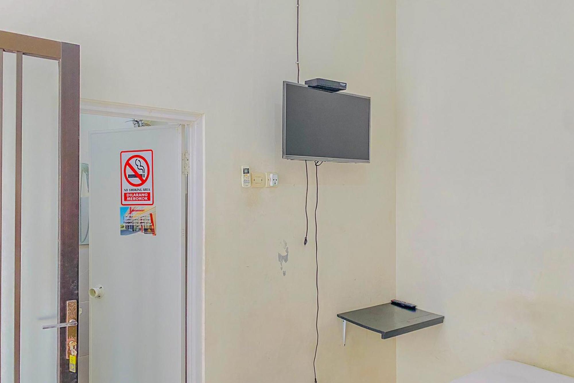 Reddoorz Syariah Near Universitas Muhammadiyah Jember Ngoại thất bức ảnh